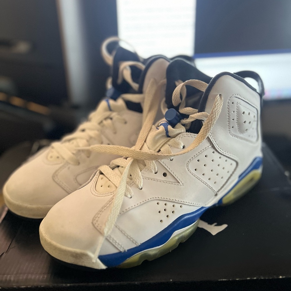 Big kids Jordan Retro 6 - 5.5Y